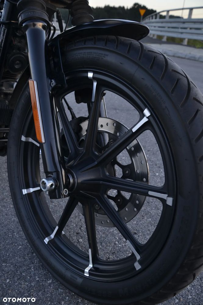 Harley-Davidson Sportster Iron 883 - 11