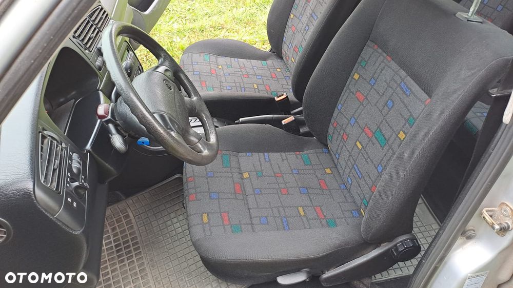 Volkswagen Golf 1.6 Comfortline - 21
