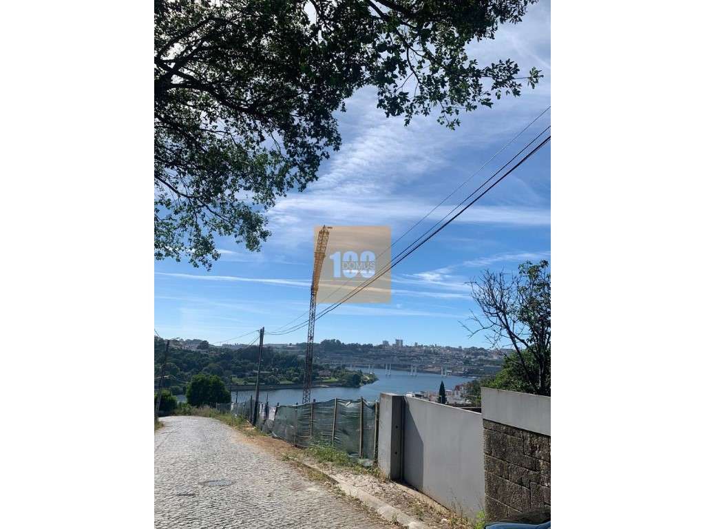 Terrenos com vista Rio perto do Palácio do Freixo - Grande imagem: 2/15