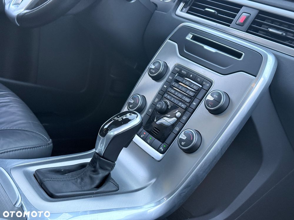 Volvo V70 D2 Momentum - 12