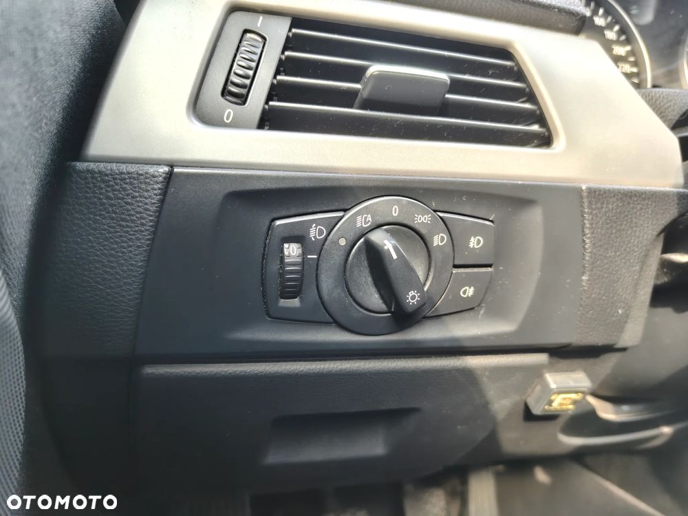 BMW Seria 3 318i - 40