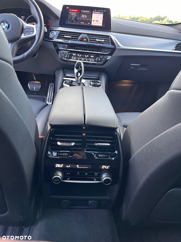 BMW Seria 5 530i xDrive M Sport Edition - 24