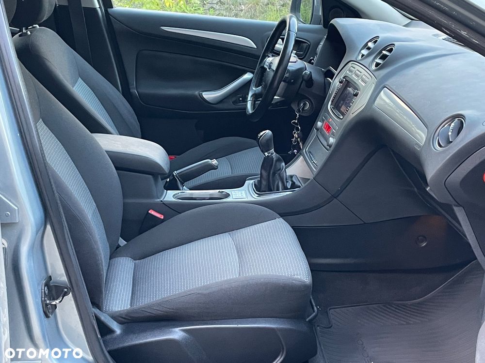 Ford Mondeo 2.0 FF Ghia - 7
