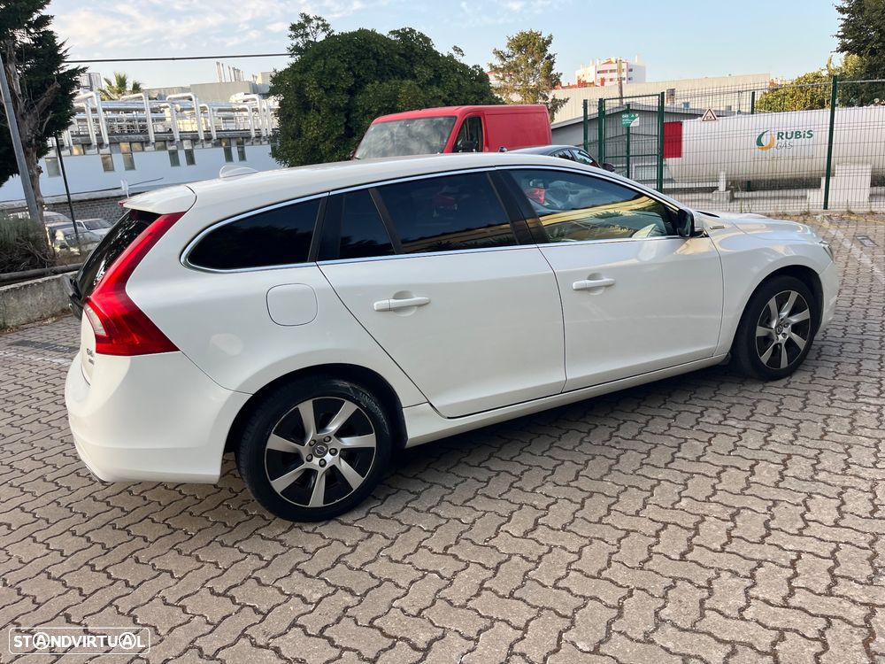 Volvo V60 D6 Plug-In-Hybrid AWD Geartronic Pure Limited - 10