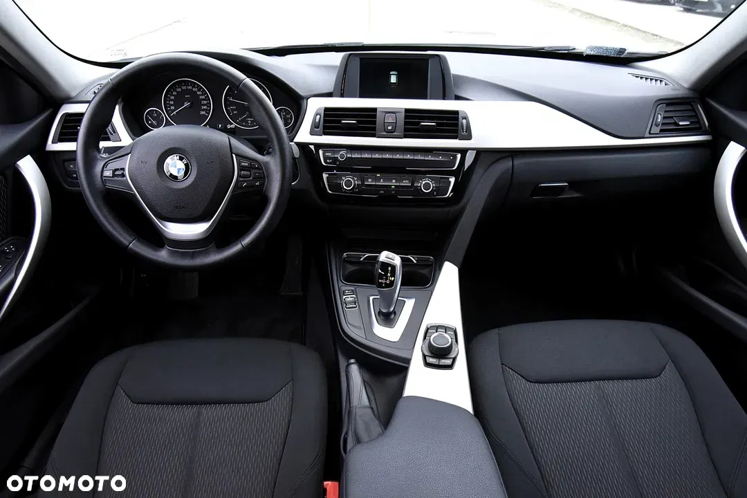 BMW Seria 3 318i - 12