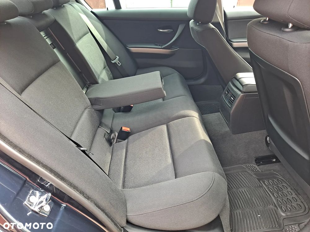 BMW Seria 3 320i - 10