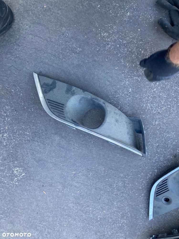 RENAULT Megane IV 4 lewa chrom kratka połysk ZDERZAKA  przedniego KRATKA halogenu W ZDERZAK  przedni  zaślepka na halogen - 2