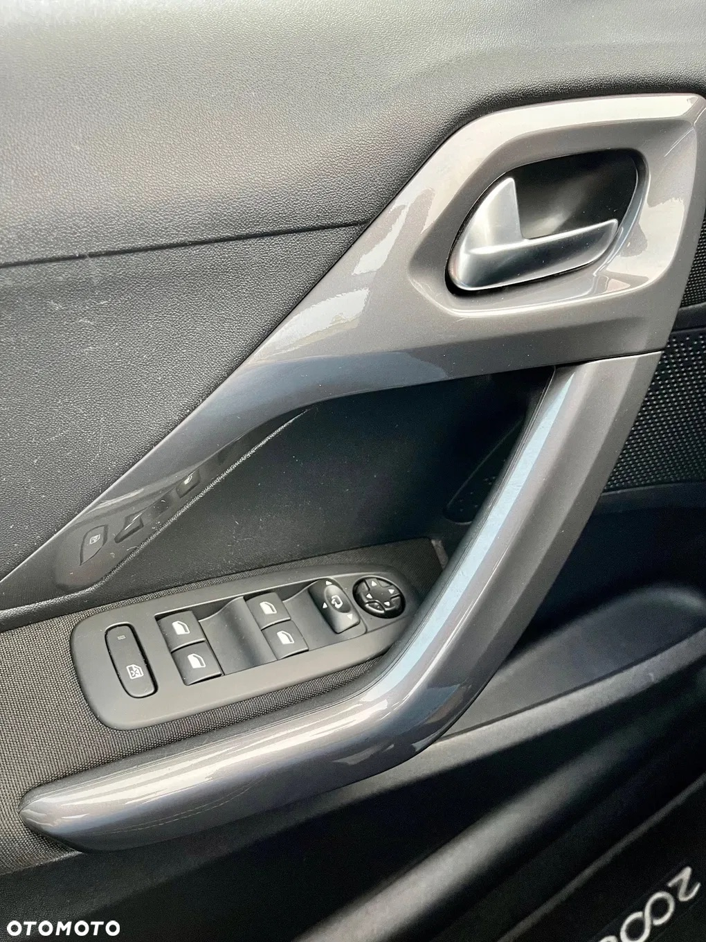 Peugeot 2008 1.2 Pure Tech Style S&S - 27