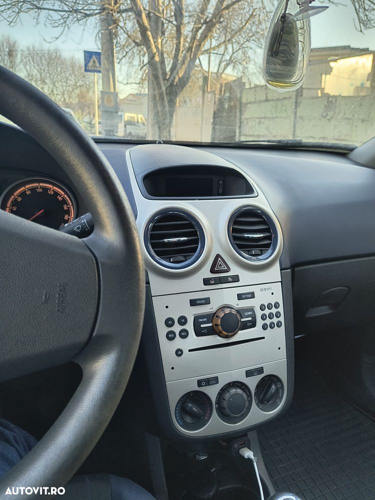 Opel Corsa 1.2i Essentia - 1