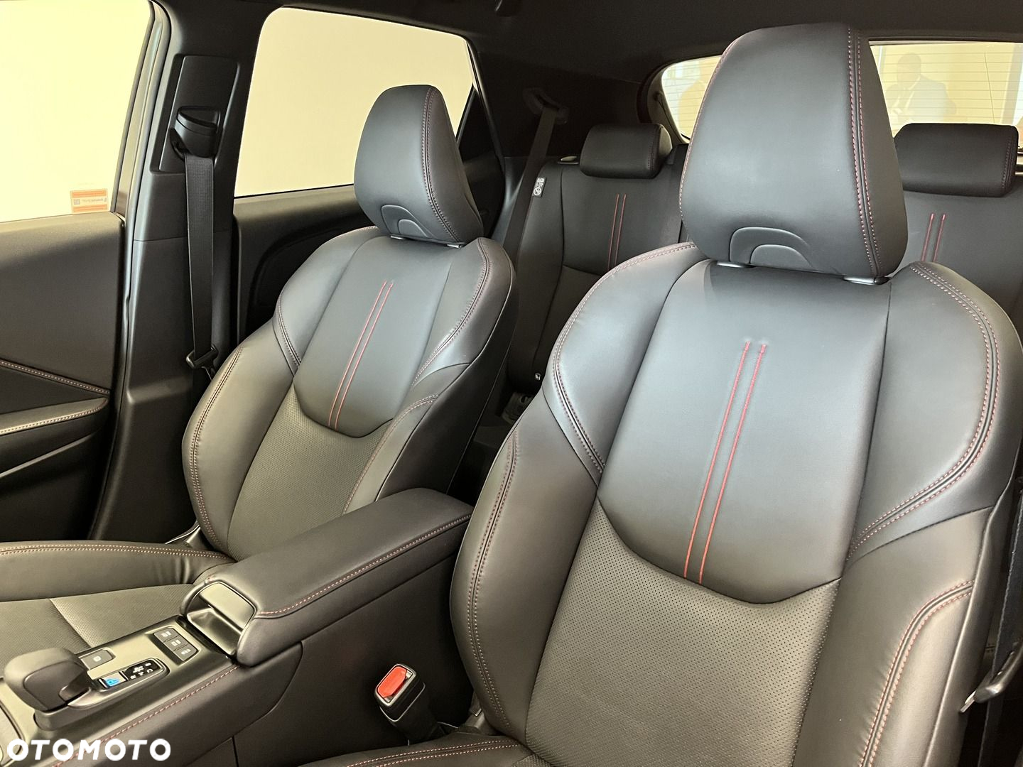 Lexus LBX 1.5 Hybrid Emotion - 5