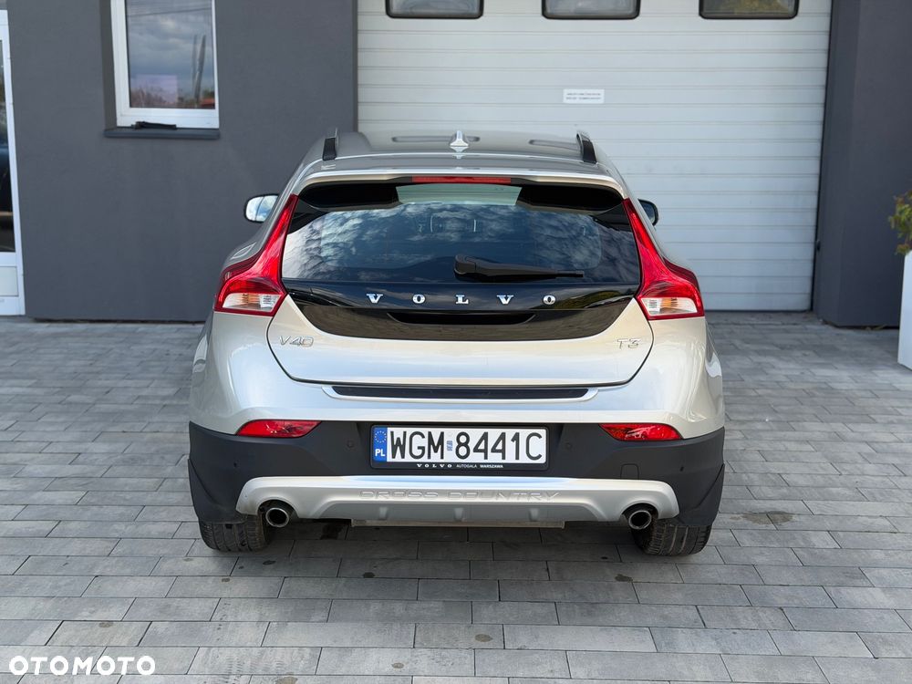 Volvo V40 Cross Country T3 Drive-E Momentum - 4