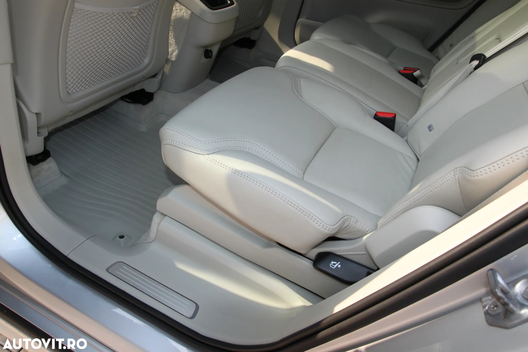 Volvo XC 90 D5 AWD R-Design - 36
