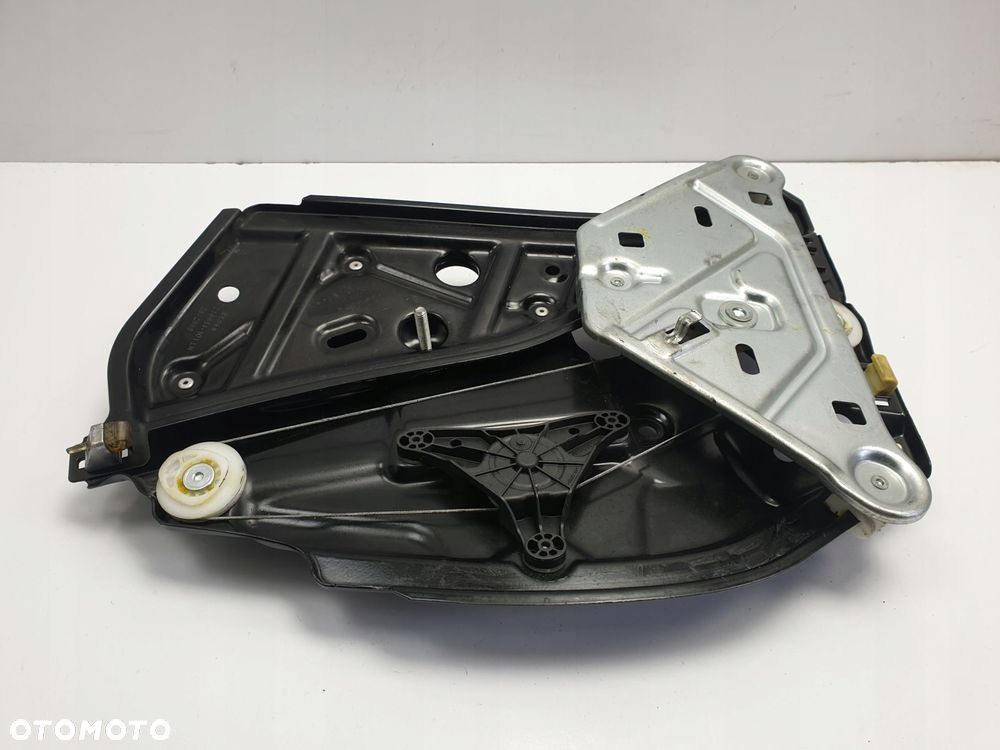 Mercedes A205 W205 PODNOŚNIK SZYBY prawy tył - 1