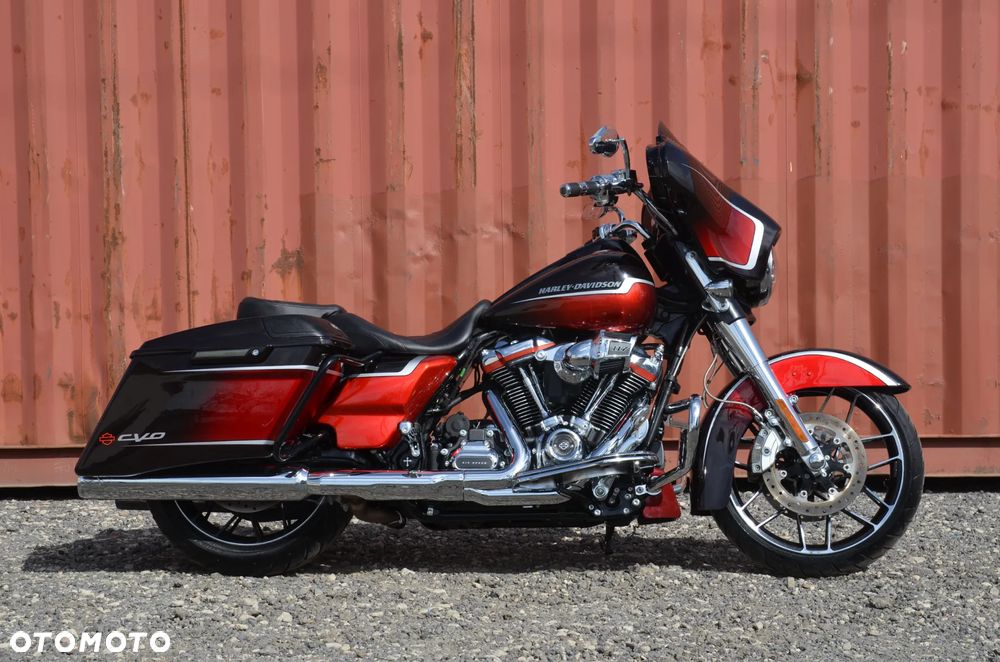 Harley-Davidson Touring Street Glide - 2