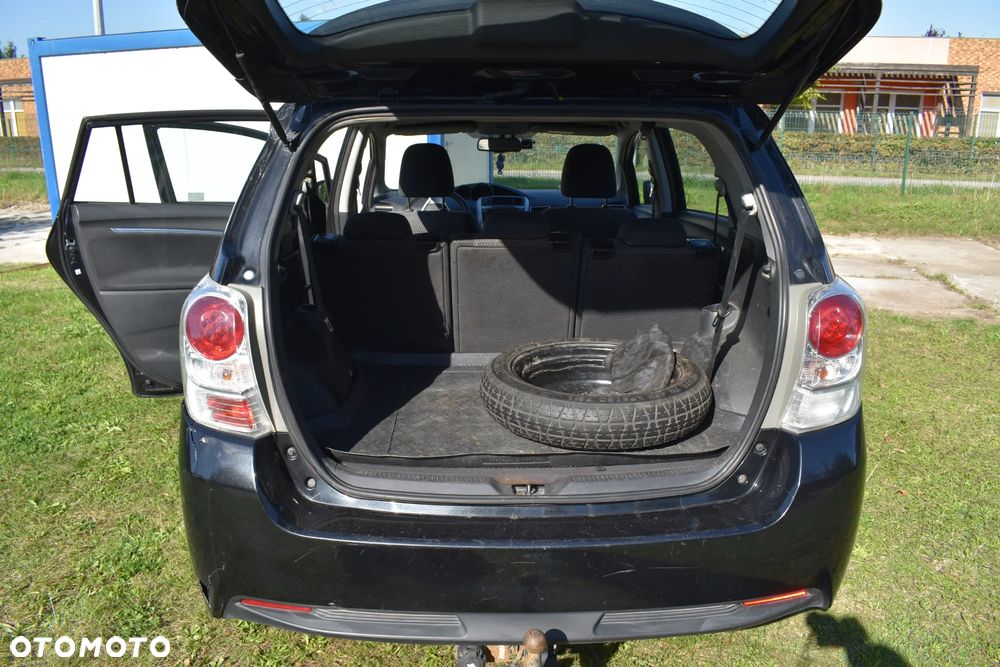 Toyota Verso 1.8 Premium 7os - 14