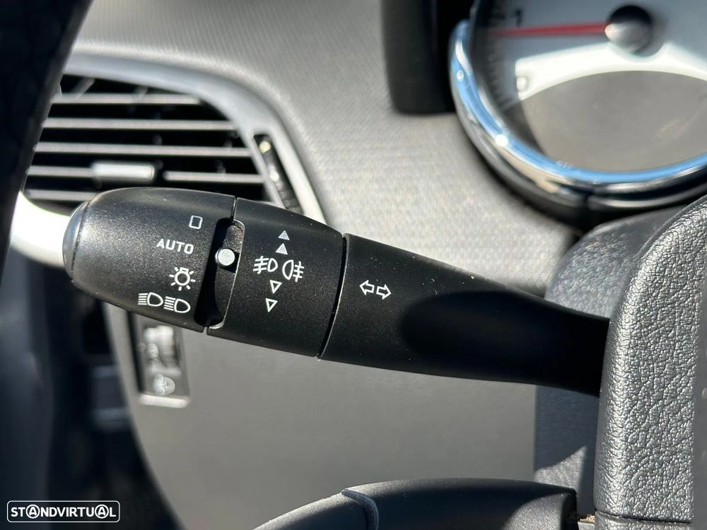 Peugeot 207 SW 1.6 HDi Sport FAP - 18