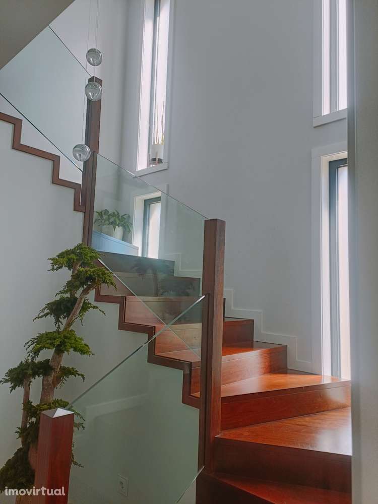 Exclusiva Moradia T4 de 4 Frentes no Centro da Maia - Grande imagem: 5/37