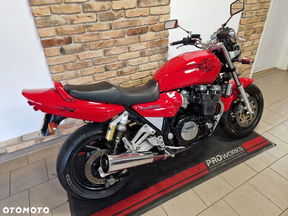 Yamaha XJR - 3