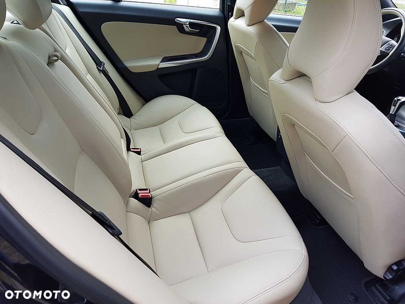 Volvo S60 D4 Momentum - 11