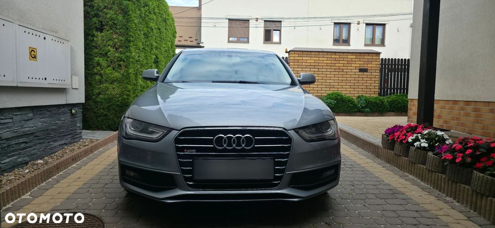 Audi A4 Limousine - 1