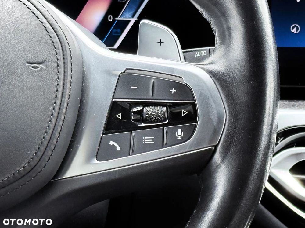 BMW Seria 3 330d xDrive M Sport - 25