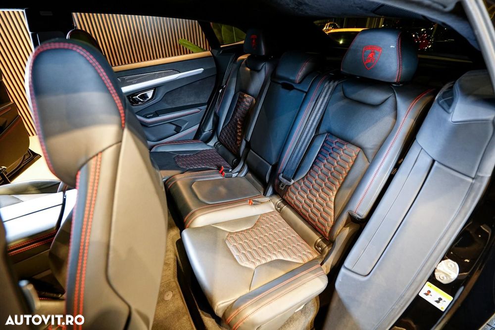 Lamborghini URUS - 36