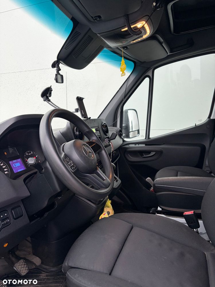 Mercedes-Benz Sprinter - 4