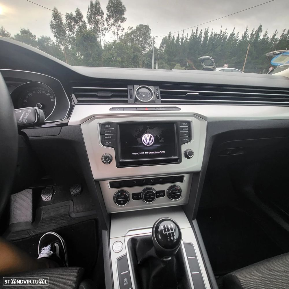 VW Passat Variant 1.6 TDI BlueMotion - 32