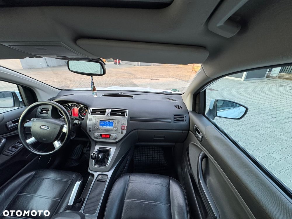 Ford Kuga 2.0 TDCi 2x4 Titanium - 8