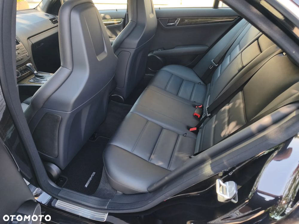 Mercedes-Benz Klasa C 63 AMG - 18