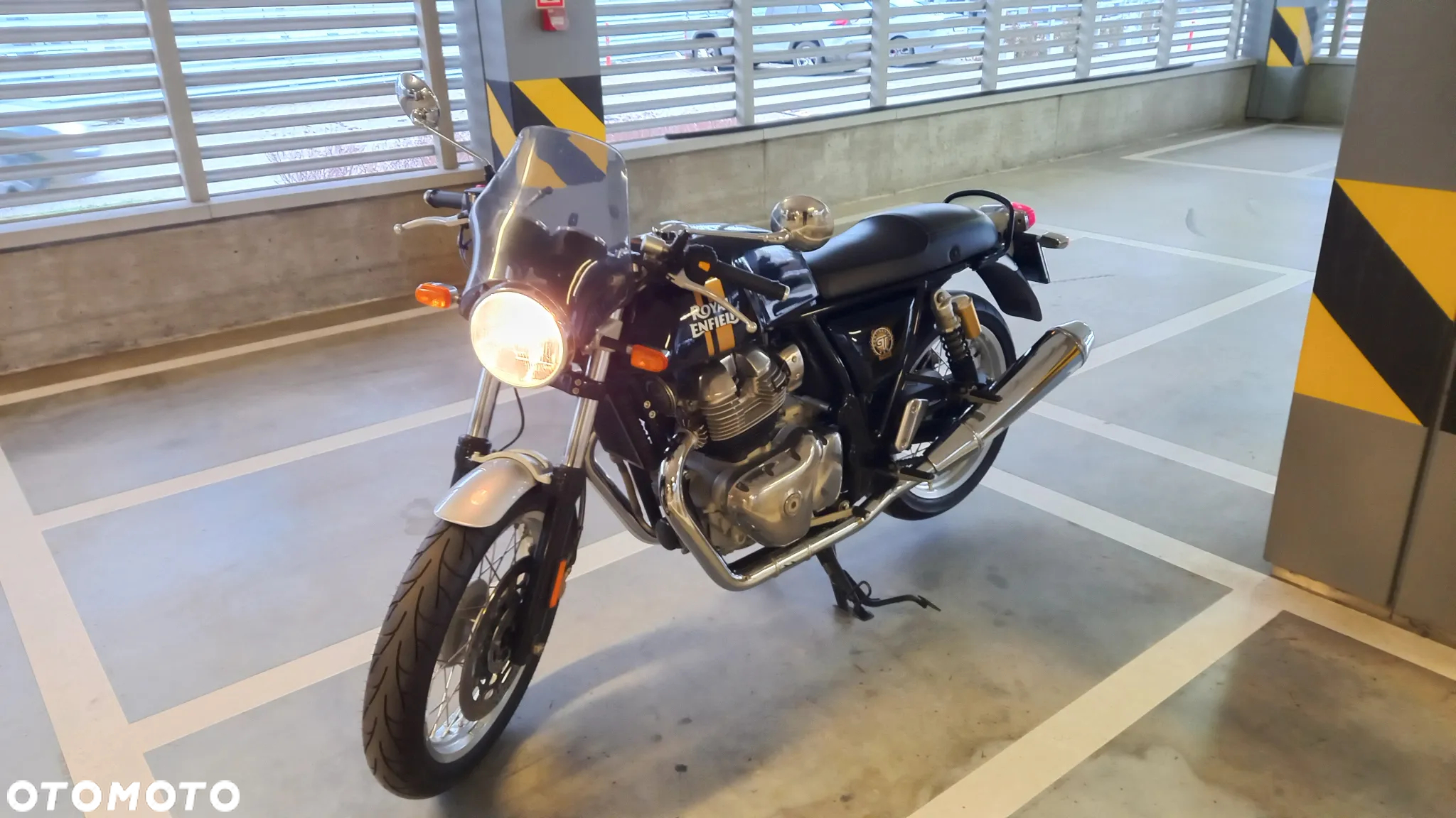 Royal Enfield Continental - 17