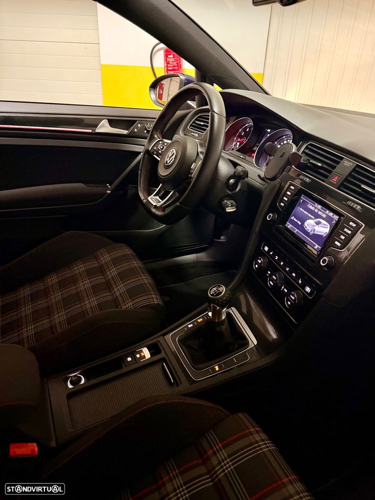 VW Golf GTI Performance BlueMotion - 11