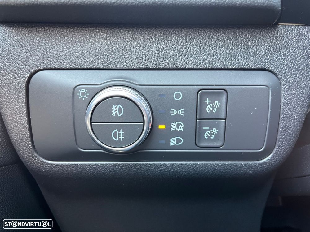 Ford Kuga 2.0 EcoBlue Hybrid ST-LINE - 24