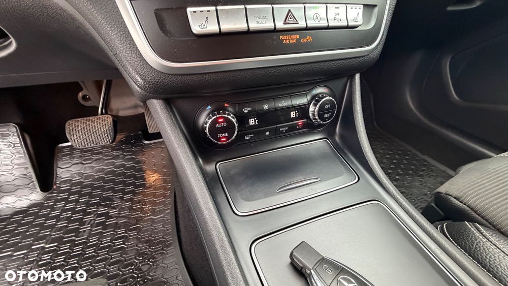 Mercedes-Benz GLA - 23