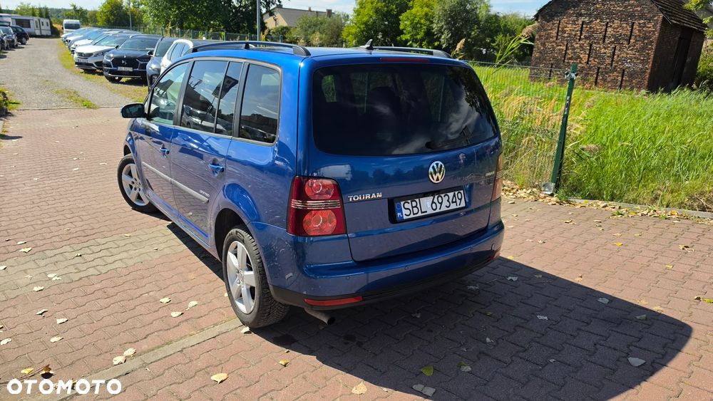 Volkswagen Touran 2.0 FSI Highline - 24