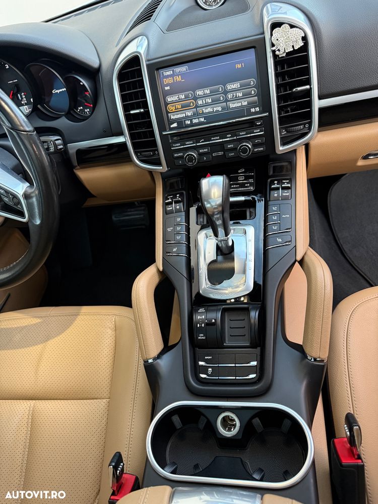 Porsche Cayenne 3.0 L V6 - 3
