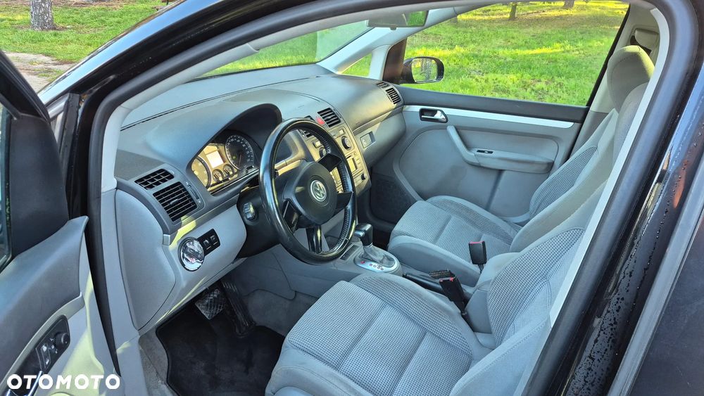 Volkswagen Touran - 16