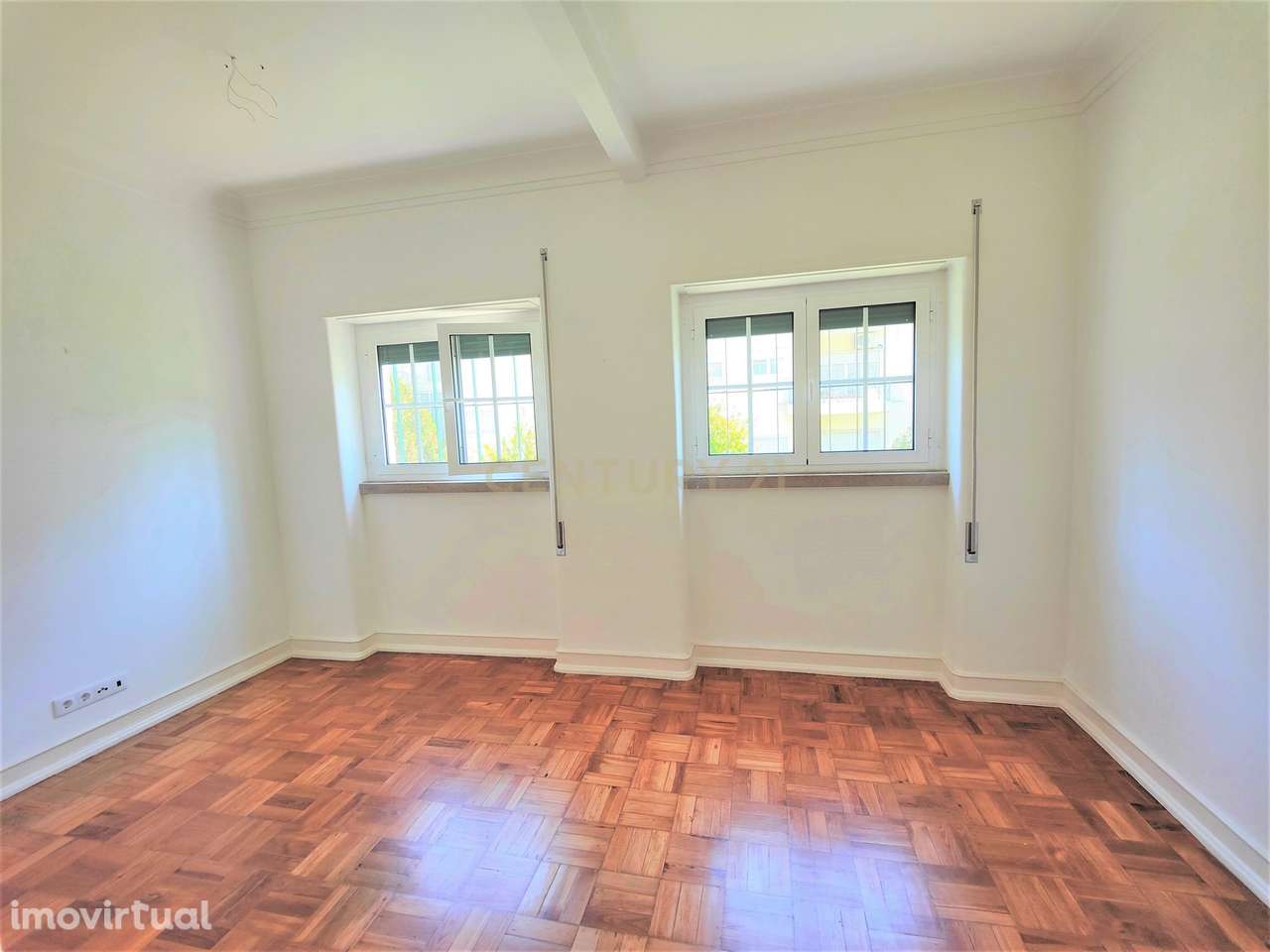 Imóvel T2 com 98m2, renovado recentemente com dois WC - Grande imagem: 3/19