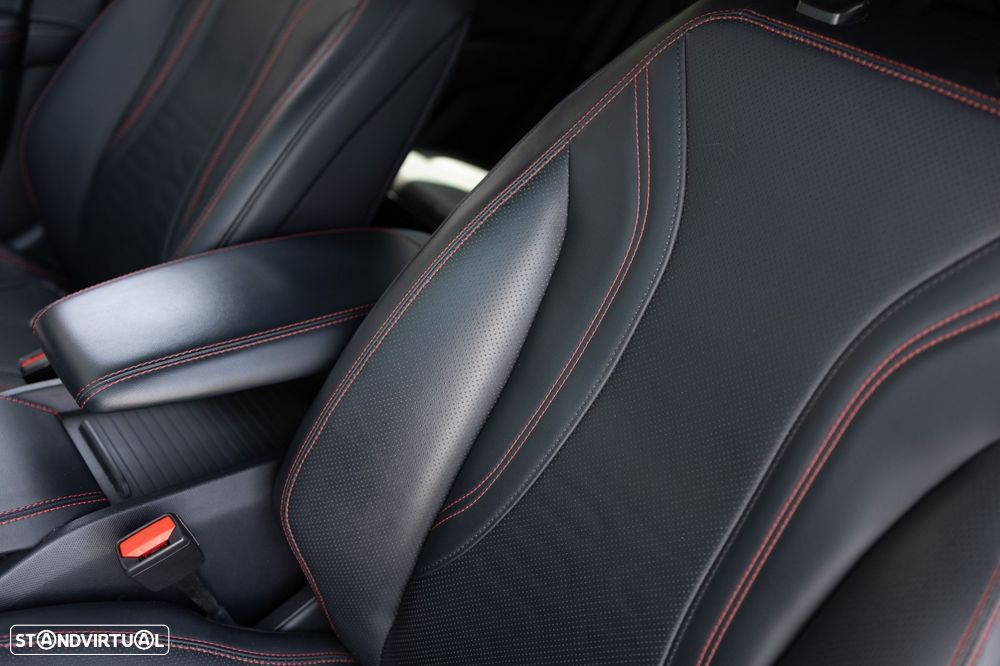 Ford Mustang Mach-E 75.7 kWh Premium AWD - 28