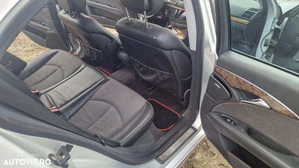 Mercedes-Benz W111 - 11