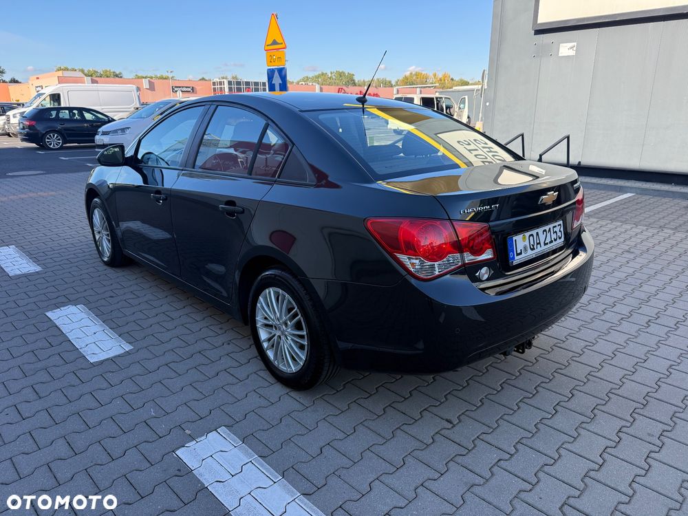Chevrolet Cruze 1.6 LS - 3