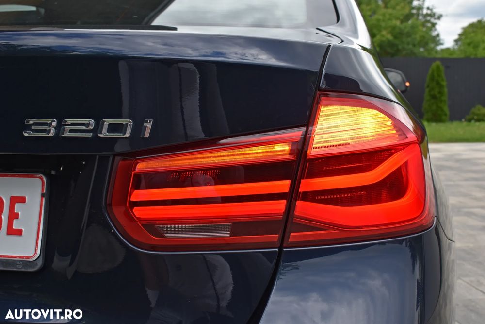 BMW Seria 3 320i Aut. Sport Line - 21