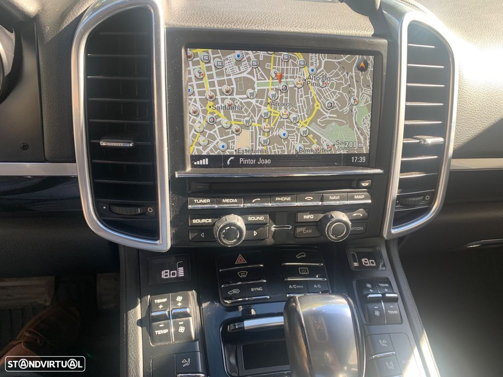 Porsche Cayenne Platinum Edition - 12
