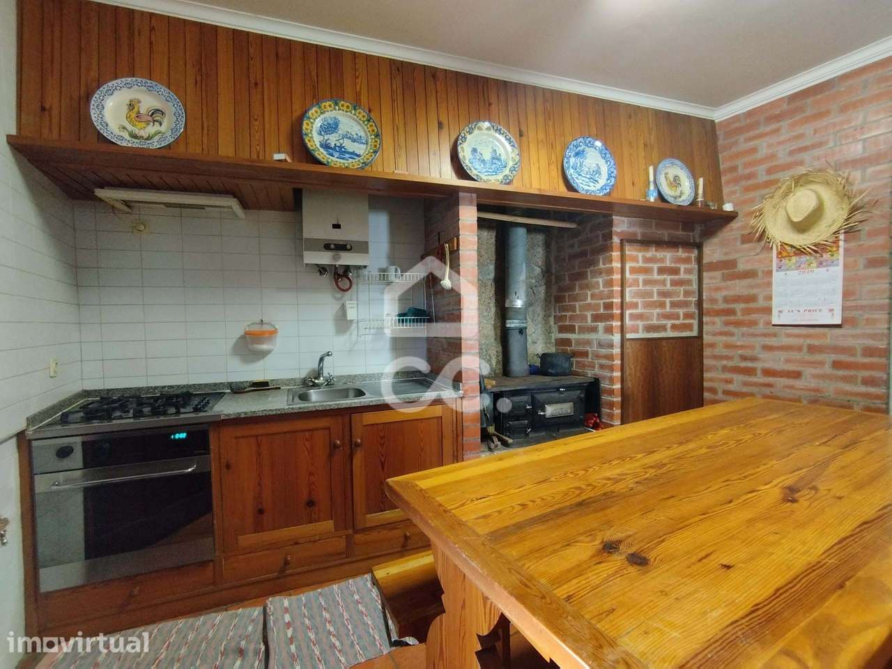 Moradia em pedra, com res do chão e primero andar num vila mediaeval - Grande imagem: 5/18