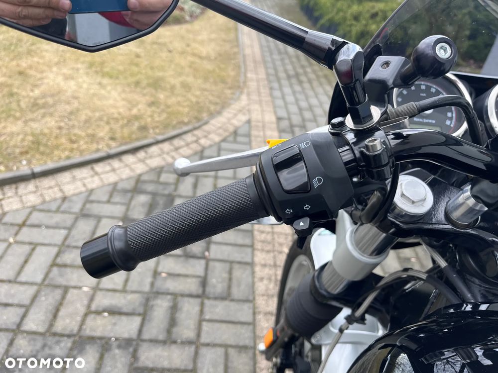 Royal Enfield Interceptor - 19