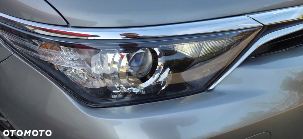 Toyota Auris 1.6 D-4D Design Edition - 24