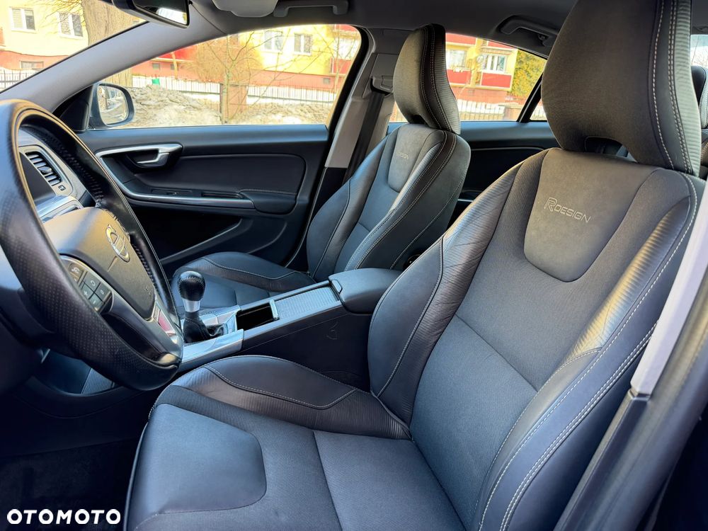 Volvo S60 D4 R-Design - 22