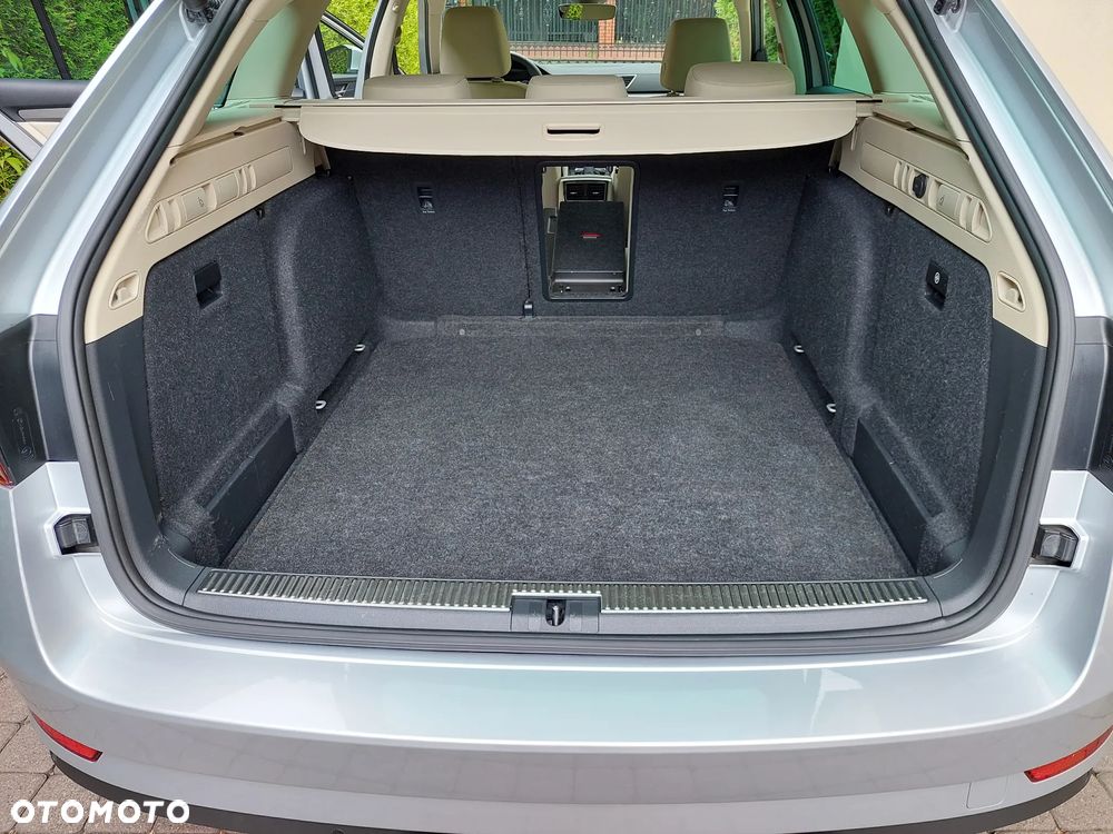 Skoda Superb 2.0 TDI SCR Style DSG - 30