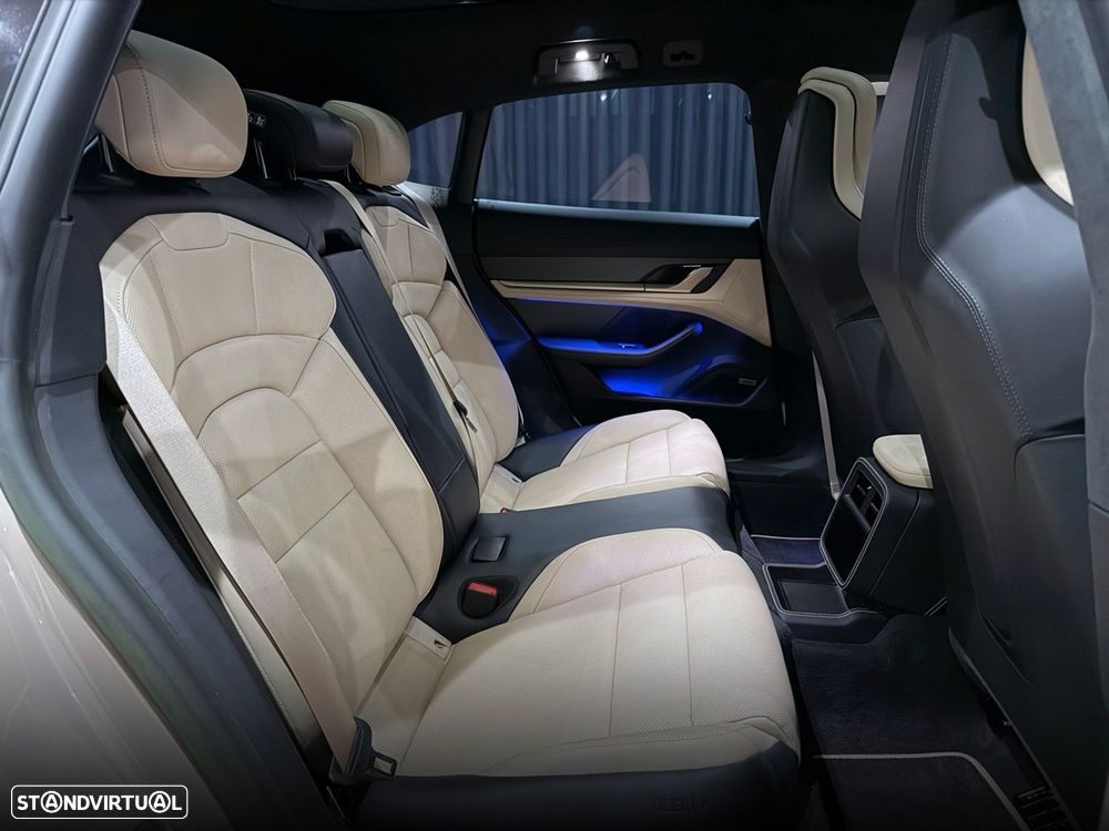 Porsche Taycan Cross Turismo Turbo - 53