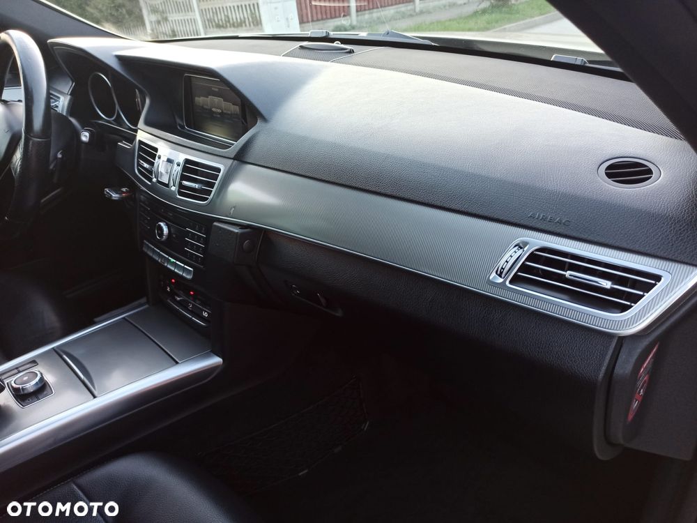 Mercedes-Benz Klasa E 220 BlueTEC 4Matic 7G-TRONIC - 36